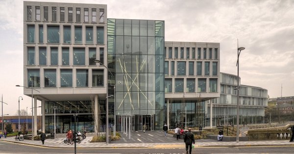 rochdale_municipal_offices_-_geograph.org.uk_-_3920311.jpg