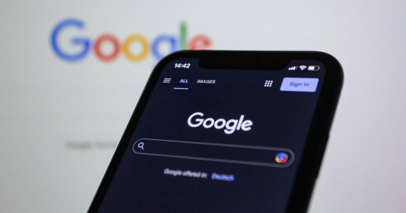 A photo of a mobile phone on the Google home page