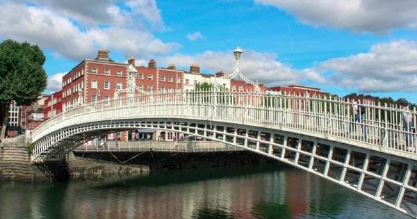 Ha'penny Bridge, Dublin.