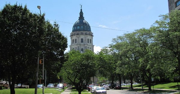 topeka-statehouse-cropped.jpg