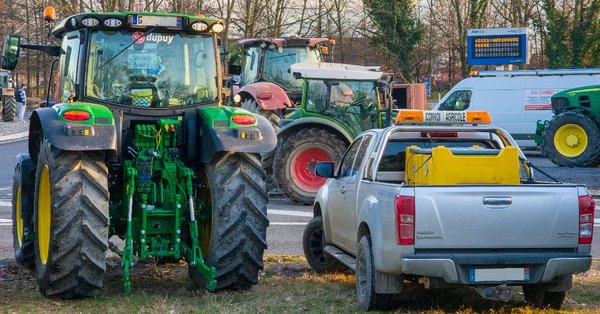tractors_cropped.jpg