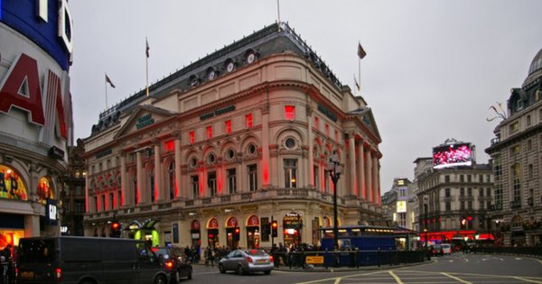 trocadero_building-_cropped.jpg