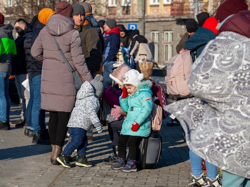 ukrainian_children_are_fleeing_russian_aggression._przemyśl,_poland_27_02_2022_(51913336423).jpg