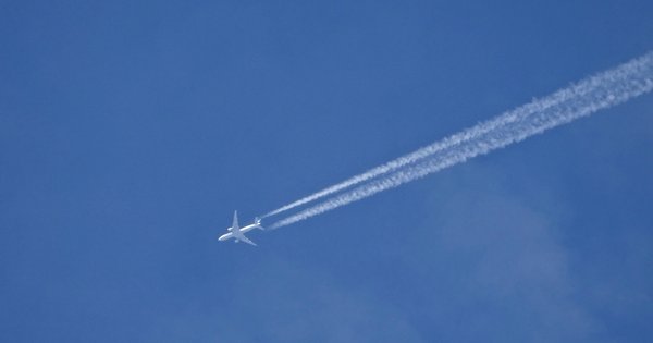 vapor_trail_in_the_sky_-_5_(1).jpg