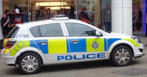 vauxhall_astra_of_west_yorkshire_police,_albion_street,_leeds_(12th_april_2014).jpeg