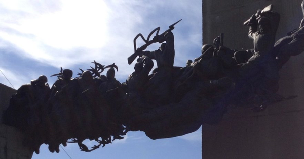 war_statue.png