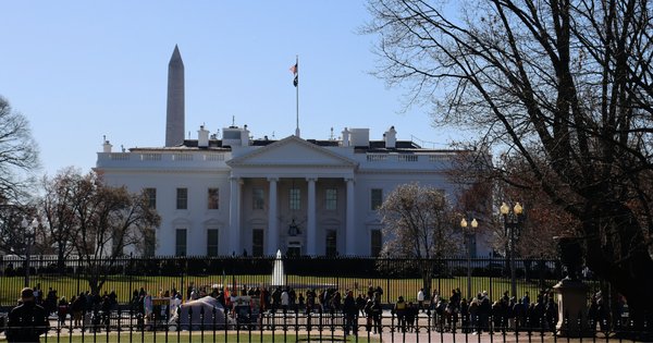 white_house_resized.jpg