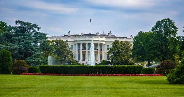 white_house_resized_IqUtuhQ.jpg