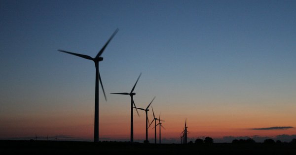 ff-wp-files/2015/10/wind-farm-night.jpg