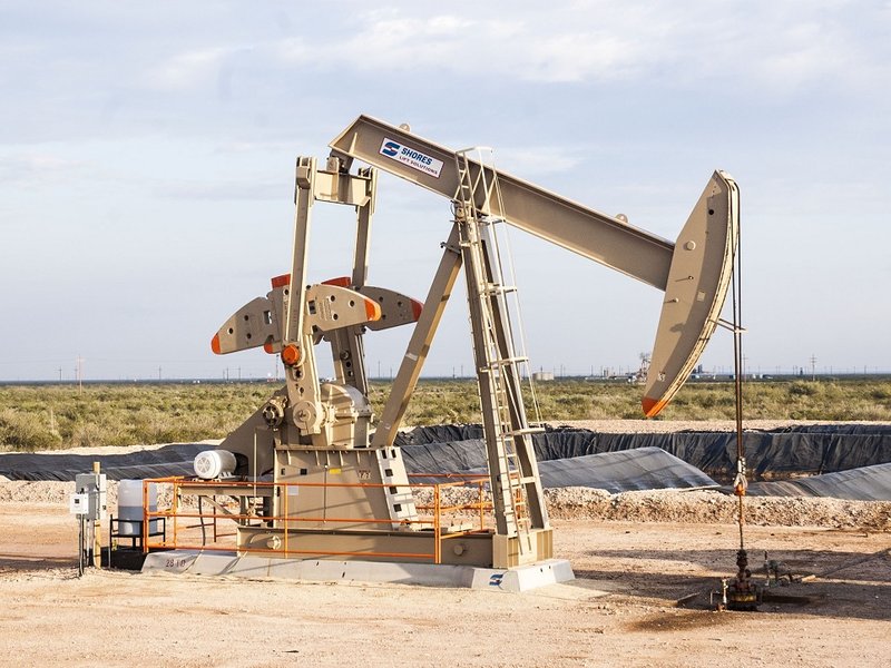 wind-vehicle-mast-pump-petroleum-crude-1082898-pxhere.com.jpg