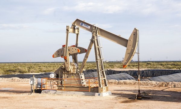 wind-vehicle-mast-pump-petroleum-crude-1082898-pxhere.com.jpg