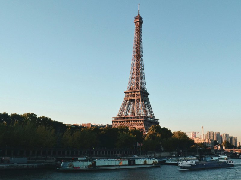 An image of the Eiffel Tower